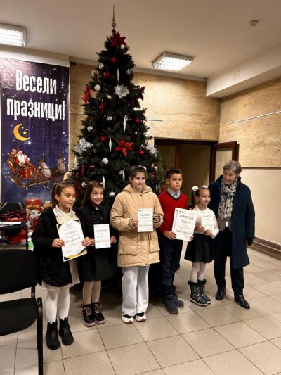 Грамоти и награди на отличените в конкурса „Моят празник“ 1