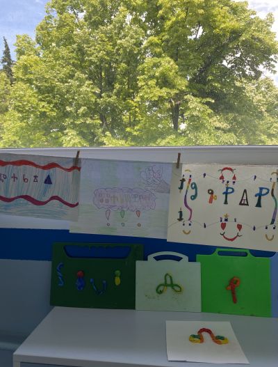 Ученици от ЦДО 2-8 с учител Ивелина Динева моделираха глаголицата по повод 24 май 5