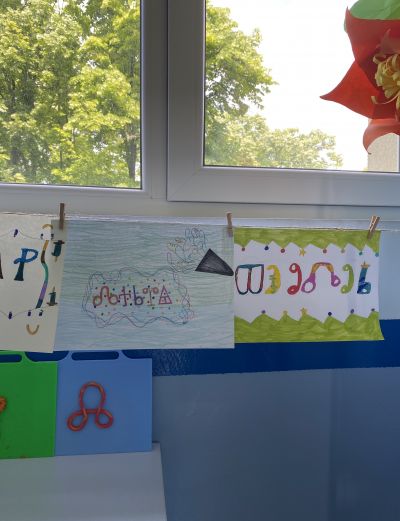 Ученици от ЦДО 2-8 с учител Ивелина Динева моделираха глаголицата по повод 24 май 7