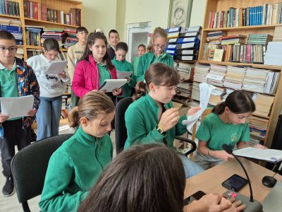 В ОУ „Кирил Христов“ младите журналисти от клуб „Рицари на словото“ посветиха радиопредаване на Деня на народните будители 4