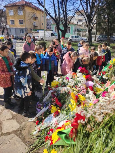 Втори клас на ОУ „Кирил Христов“ отдадоха своята искрена почит към делото на Васил Левски 10