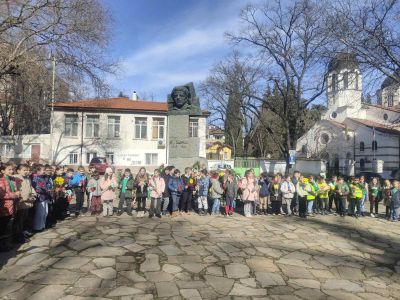 Втори клас на ОУ „Кирил Христов“ отдадоха своята искрена почит към делото на Васил Левски 4