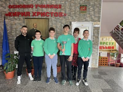 Злато на корта и гордост за училището!  1