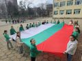 Второкласници и безкрайното знаме. Честит 3 март от „Кирил Христов“ - ОУ Кирил Христов - Стара Загора